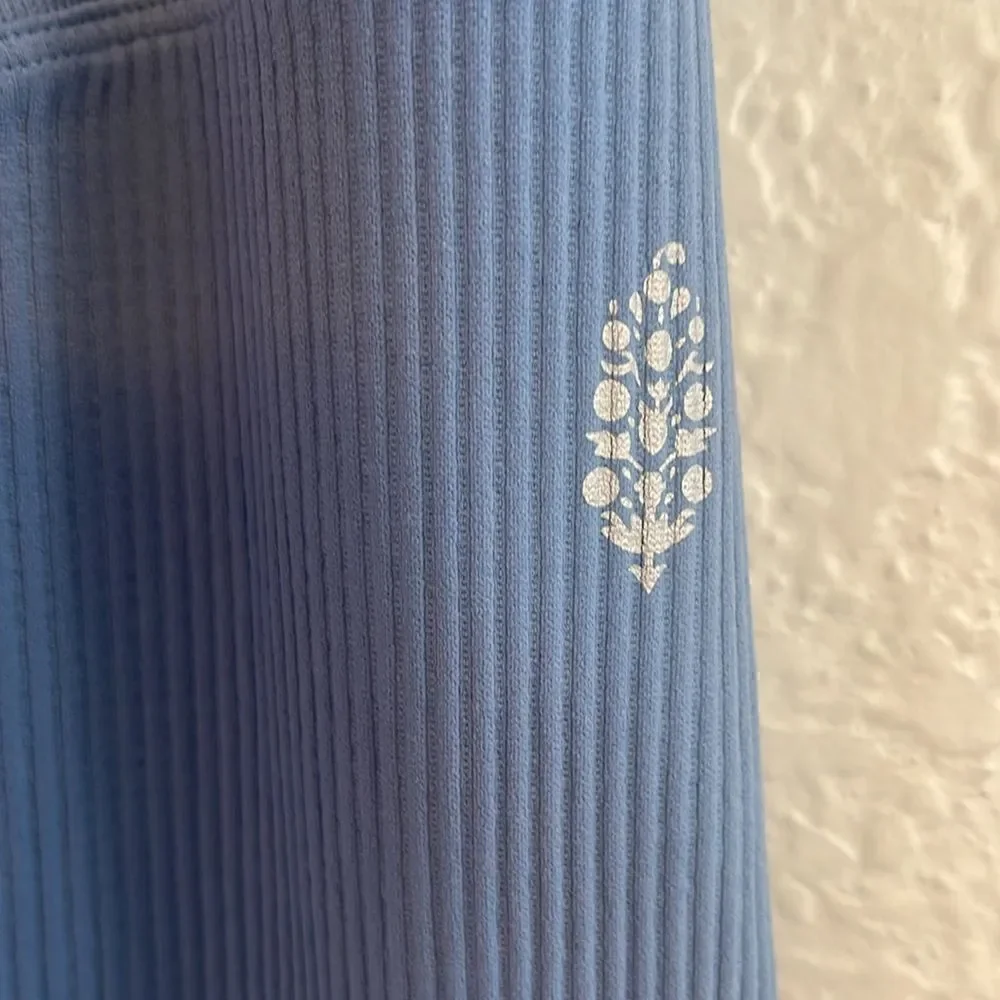 Free People leggings Movement Rich Soul Ribbed Legging in light blue. M/L